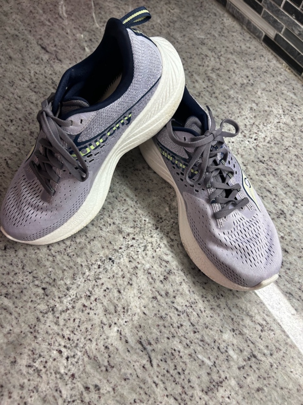 Womens Saucony Ride 17 lavender and White Running Shoes - Size 9.5 wide